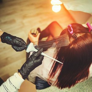 Colorazione capelli professionale: come ottenere un risultato naturale e duraturo
