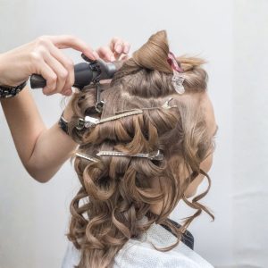 Come preparare i capelli per un evento importante senza stress